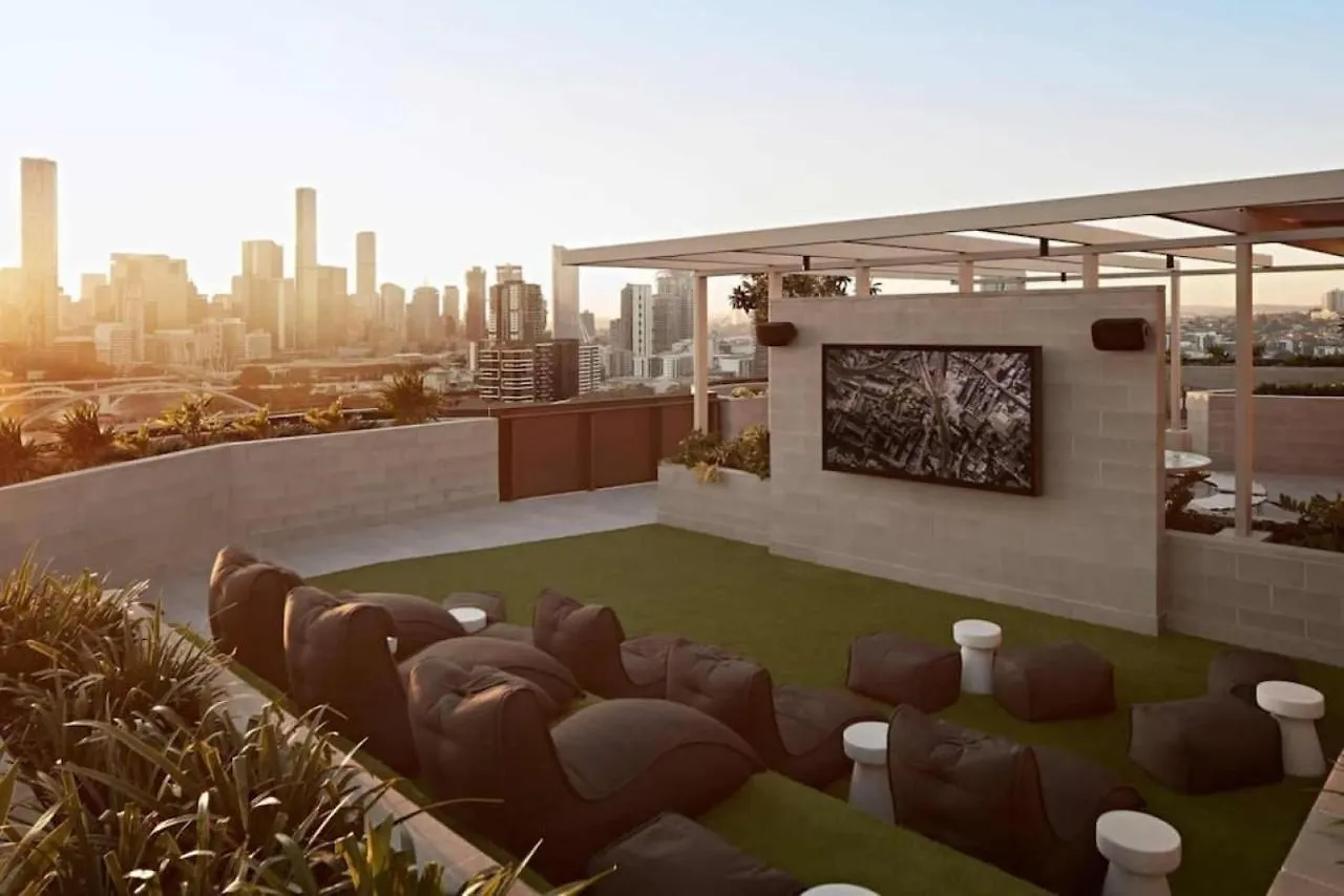 Conveniently Located 2Br Apt With Rooftop Pool At Milt ブリスベン オーストラリア